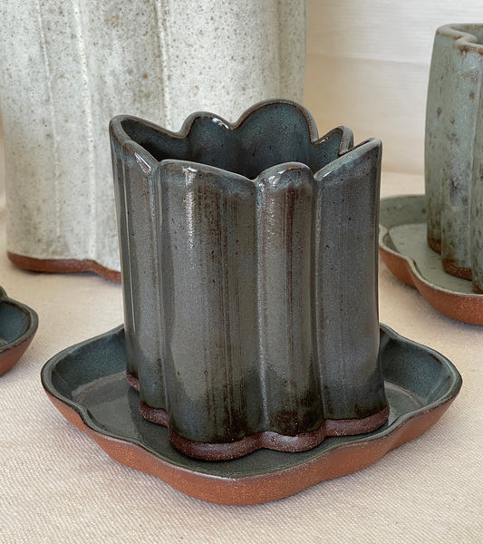 MEDIUM Quatrefoil Planter & Saucer / MOSSY