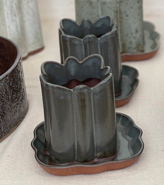 MEDIUM Quatrefoil Planter & Saucer / MOSSY