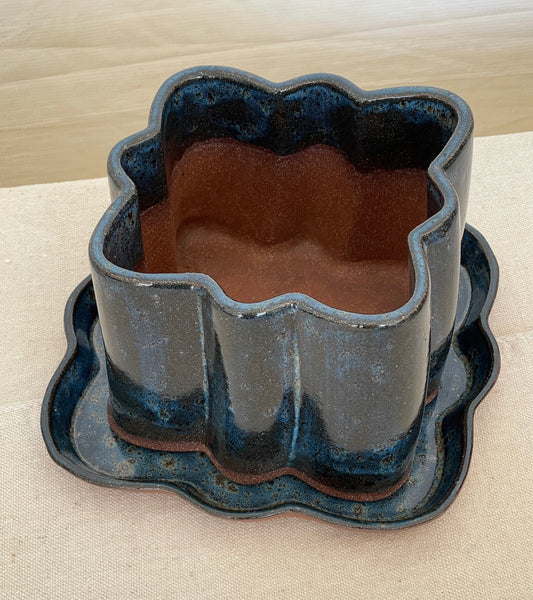 XL Quatrefoil Planter & Saucer / BLUE